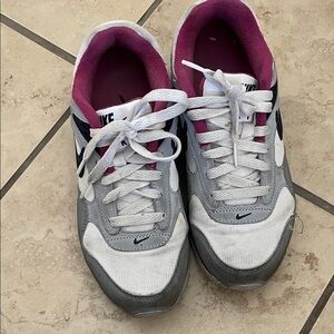 Nike Women's White, Gray, and Pink Sneakers (used)